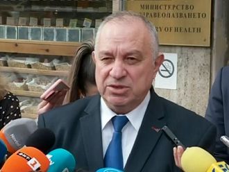 Д-р Златанов: Има данни, че част от лекарствата се задържат от търговците на едро (Обновена)