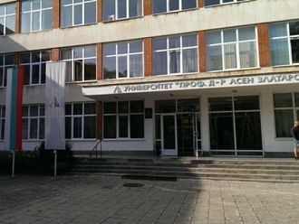 40 ще учат медицина в бургаския „Проф. д-р Асен Златаров“