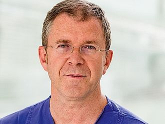 Доц. Сираков заедно с германски топ невролог ще извършат две операции у нас