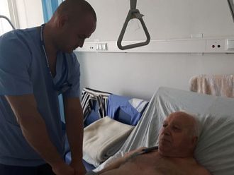Ортопеди в Бургас взеха кост от крака на пациент, за да спасят ръката му