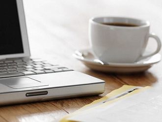 В печата: Един от 10 работещи с втори здравен пакет, болнични, морбили