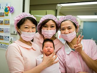 Включват медицинските сестри и акушерките към проект „Специализация в здравеопазването