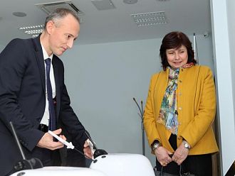 Министър Вълчев посети Тренировъчния симулационен център на МУ-Пловдив