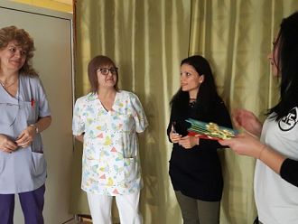 Деца записаха коледен поздрав за лекари и пациенти на УМБАЛ Бургас   