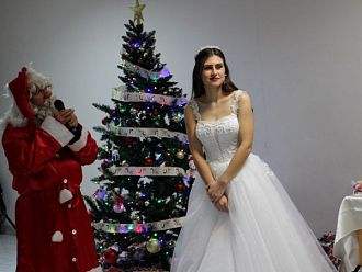 Дядо Коледа дойде в УМБАЛ Бургас и зарадва най-малките пациенти