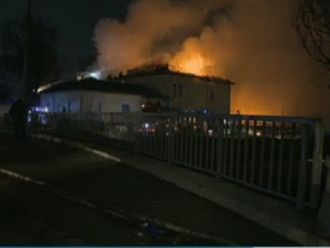 Голям пожар избухна в Областния психодиспансер в София (Обновена)