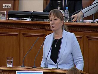 Министър Сачева: До месец темата за болничните влиза в НСТС