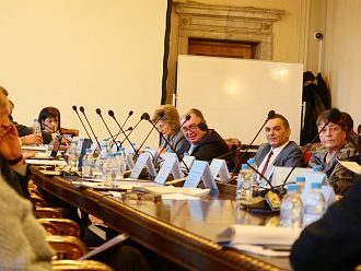 Самостоятелните практики на медицинските сестри разделиха и здравната комисия