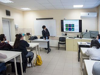 Трима преподаватели от Япония гостуваха като лектори в МУ - София