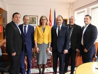 България дарява компютри и диагностична апаратура на Северна Македония