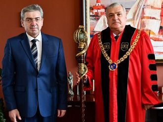 Проф. Валентин Игнатов официално пое ректорския пост в МУ - Варна