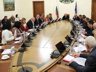 В полунощ правителството предложи въвеждане на извънредно положение