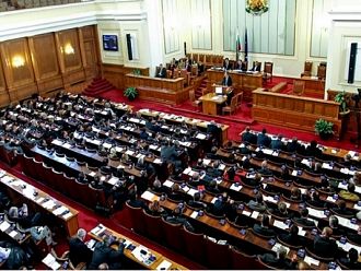 Оттеглиха текста за наказанията на медиците по време на епидемия