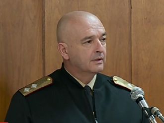 Ген. Мутафчийски: По-добре опашки на КПП-тата, отколкото кервани с военни камиони, извозващи трупове