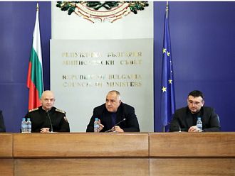 МС купува над милион маски и 50 респираторни апарата от Китай