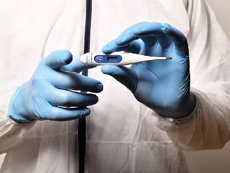 Мъж, заразен с COVID-19, почина след внезапно спиране на сърцето