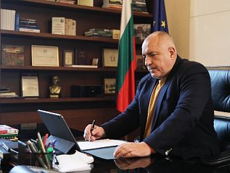 Купуваме лекарства за COVID-19 за над 600 000 долара от Китай