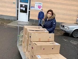 149 пакета с хранителни продукти са раздадени на медици и близките им под карантина