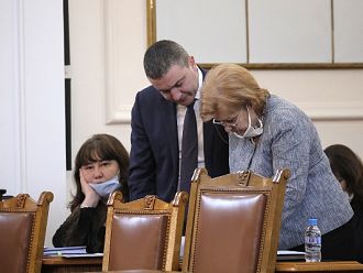 Допълват в Закона за извънредното положение, че на болниците може да се плаща авансово за неизвършена дейност