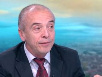 Доц. Мангъров: Няма да има Арамагедон и камиони с трупове