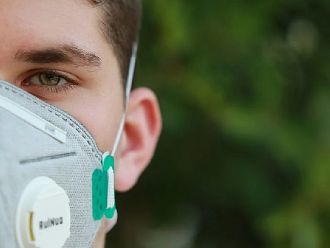 БОВЛ дари на фармацевтите 10 000 маски за многократна употреба с високо ниво на защита