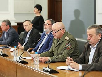 825 са заразените от Covid-19, починалите - 40