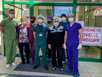 „Пълмед“ изписа семейство с коронавирус след 15 дневно интензивно лечение