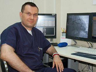 Доц. Добрин Василев: Ще започнем да живеем нормално, когато се открие ефективно лечение срещу COVID-19