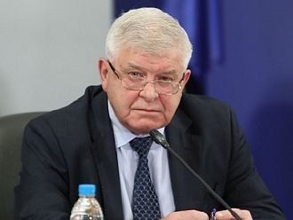 Министър Ананиев: МЗ не е предвиждало купуване на автомобили и офис техника за 2020 г.