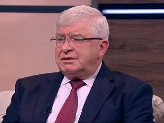 Министър Ананиев: Трябва да вземем допълнителни мерки за защита здравето на медиците