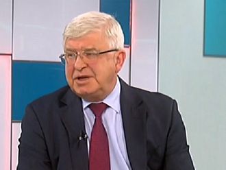 Министър Ананиев: Бонусът от 1000 лв. за хората на първа линия остава до края на епидемичната обстановка