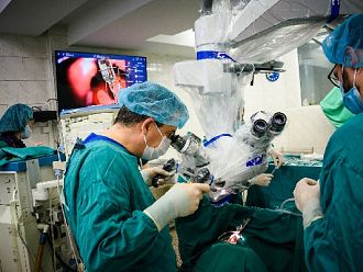 В УМБАЛ „Св. Марина“ оперират с последно поколение микроскоп
