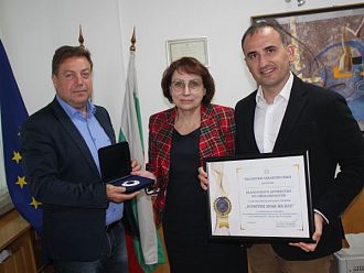 БЛС отличи Дружеството по офталмология и ОЕБ