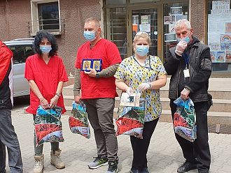 Служителите на