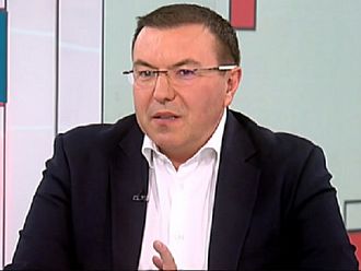 Проф. Ангелов: Сега 10 човека предават заразата от COVID на 7-8