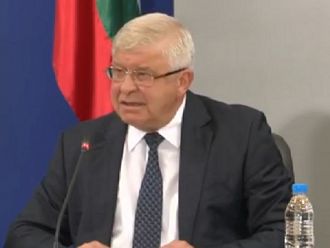 Министър Ананиев: Маските са задължителни само в градския транспорт (Обновена)