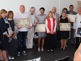 УМБАЛ Бургас и БЧК отличиха заслужили кръводарители