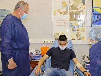 Излекувани от COVID-19 станаха донори на плазма във ВМА