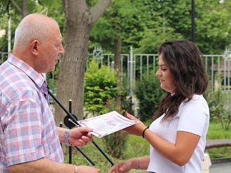 Абитуриенти-кръводарители получиха грамоти от УМБАЛ Бургас