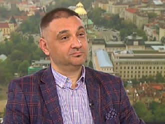 Доц. Чорбанов: COVID-19 не е сезонен вирус, няма да отмине от самосебе си