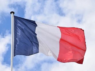 Франция отбелязва празника си с почит към медиците на първа линия 