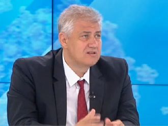 Проф. Балтов: Още не е отминала опасността от увеличение на случаите с COVID