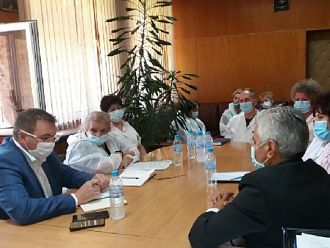 Болниците без инфекционист могат да лекуват COVID, ако сключат граждански договор с такъв