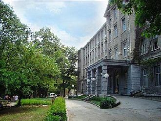 Вадят две кисти с общо тегло 21 кг от корема на 65-годишна жена