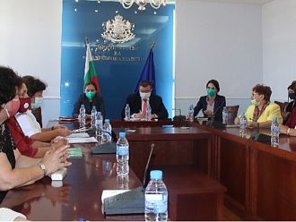 Министърът: Търсят се още възможности за увеличение на заплатите в здравеопазването (Обновена)