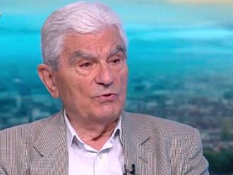 Акад. Петрунов: Бързането с ваксините срещу COVID не е нещо добро