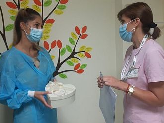 Младоженци даряват на УМБАЛ Бургас пари от букети