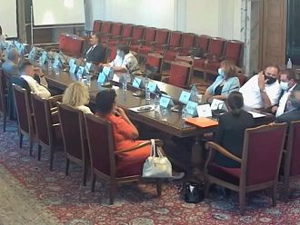 Комисията прие на първо четене промените в законите за съсловните организации и за лечебните заведения