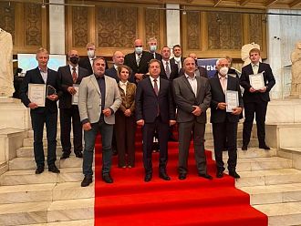 Доц. д-р Александър Оскар е