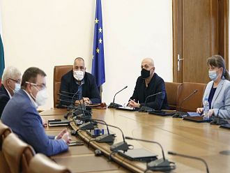 Членове на правителството обсъдиха на съвещание мерките срещу COVID